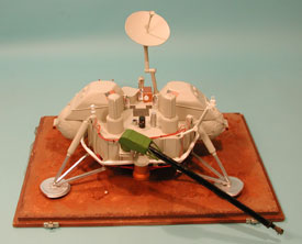 1:8 scale Viking Lander
